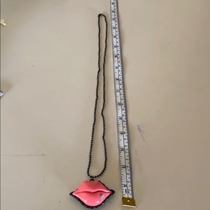 Lip necklace